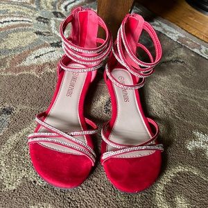 Dream Pairs, size 7, bright red.